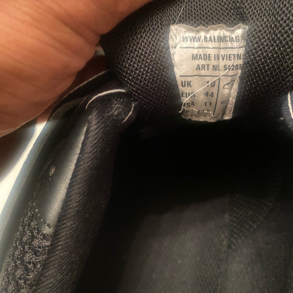 Balenciagas Tracks - Picture 3 of 4